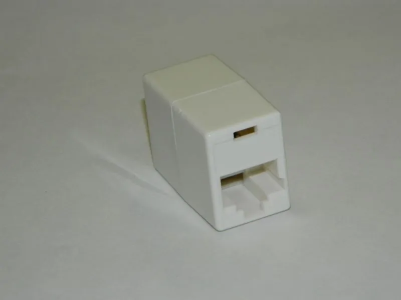 Соединительный модуль RJ-45(8p8c) на RJ-45(8p8c), компактный размер (ВхШхД 22х16х31мм)/ белый